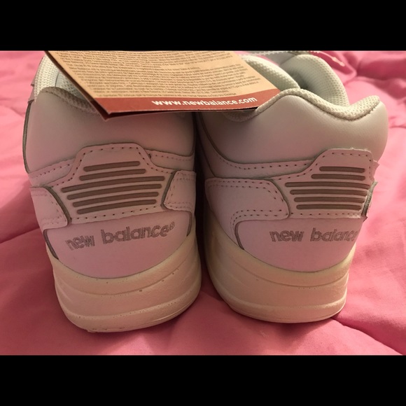 New Balance shoes - Picture 3 of 7